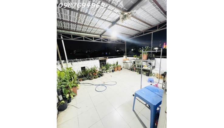 Q4 TÔN THẤT THUYẾT 2  CĂN RA MẶT TIỀN NHÀ XÂY CHẮC CHẮN 4 TẦNG, 2 PHÚT TỚI Q1 GẦN ĐH NGUYỄN TẤT THÀNH, 5.XT